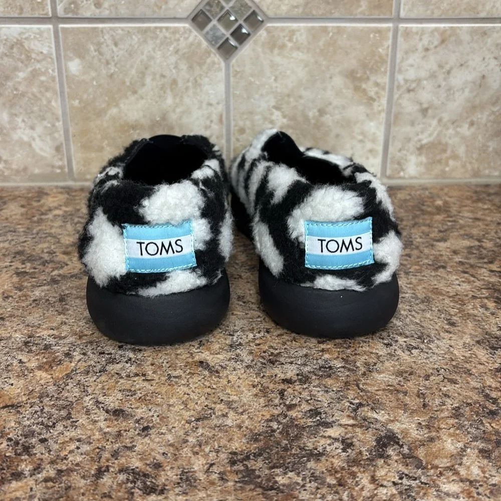 Toms Black & White Faux Fur Heart Mallow Alpargatas Size 11